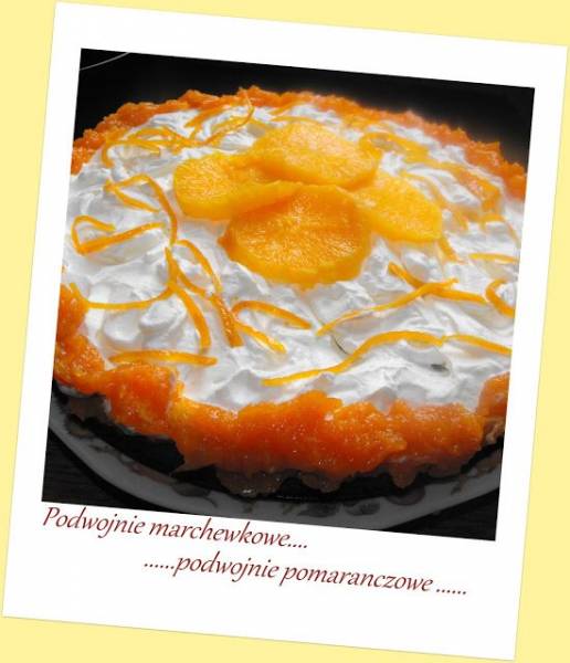 Mocno pomarańczowe ciasto marchewkowe