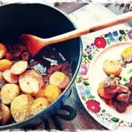 Dawno temu... czyli pachnący wędzoną papryką gulasz zapiekany z ziemniakami :)