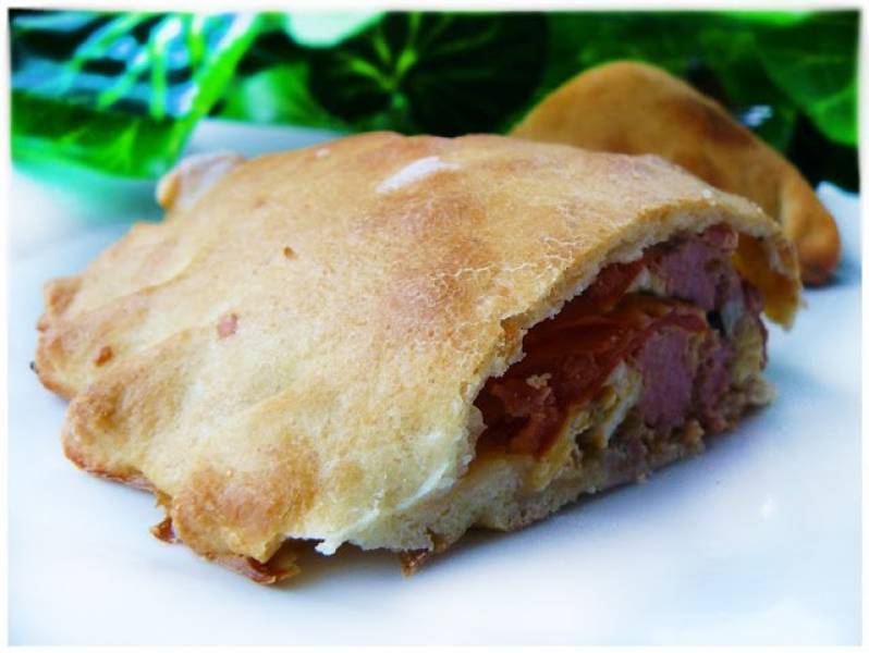 Calzone z mięsem i warzywami