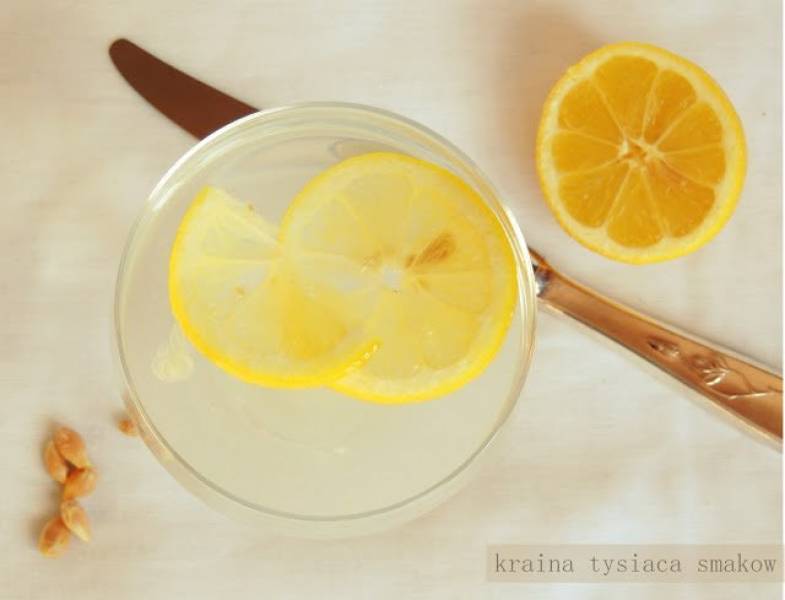 Woda z cytryną lub limonką rano - oczyszczenie organizmu z toksyn