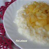 Jabłka z ryżem na mleku kokosowym