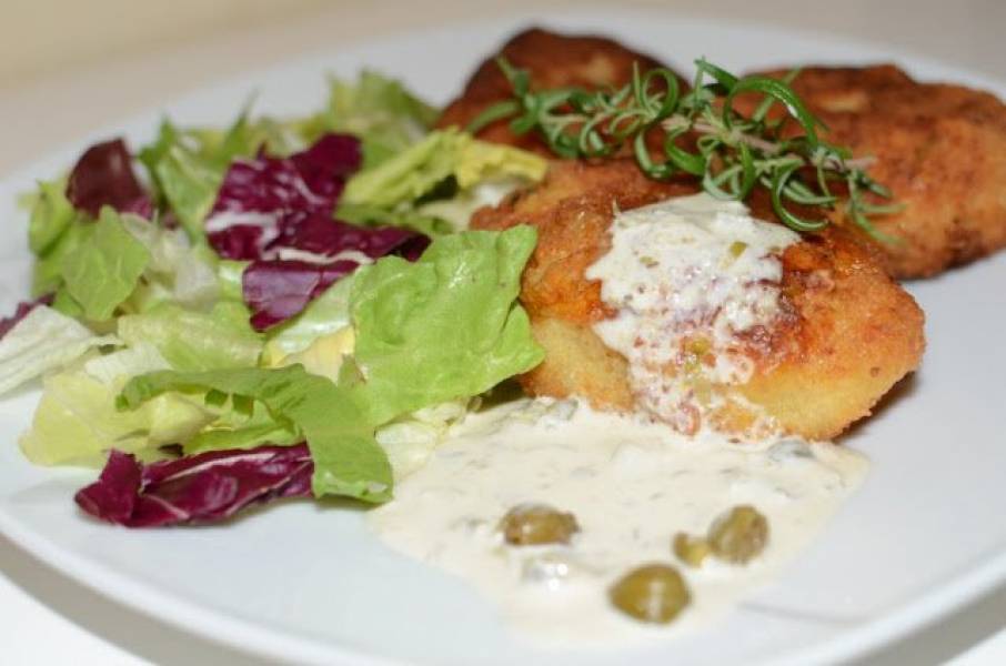 C - Fishcakes - kotlety rybne z sosem majonezowo – kaparowym