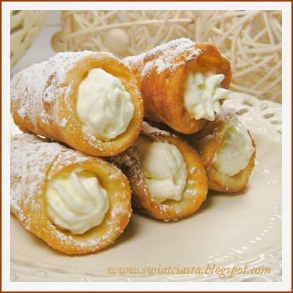 Cannoli nadziewane kremem z o smaku limonki