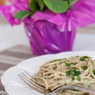 Orkiszowe spaghetti z oliwkami i anchois