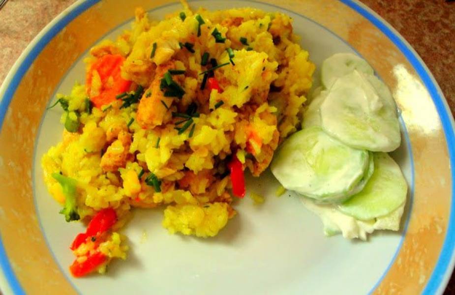 Ryż, curry, kurczak i warzywa