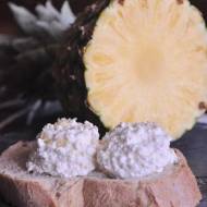 Twarożek ananasowo - kokosowy z sezamem