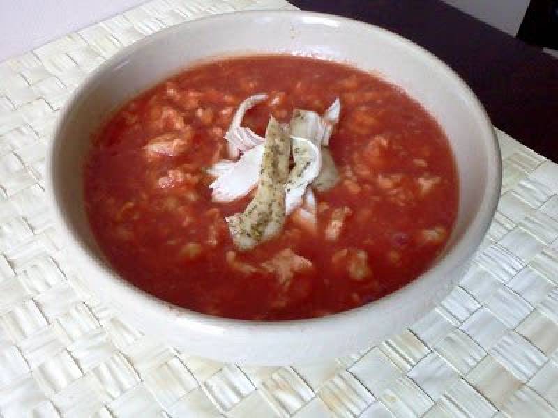 Ekspresowa zupa pomidorowa z kluskami