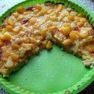 Przepyszna domowa pizza na cienkim spodzie na słodko - z ananasami i brzoskwiniami.