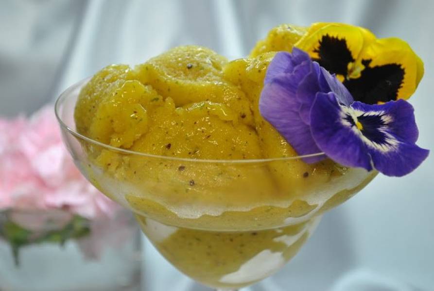 Sorbet z mango i kiwi aromatyzowany miętą