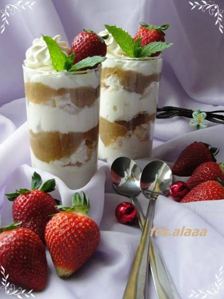 Eton mess z rabarbarem