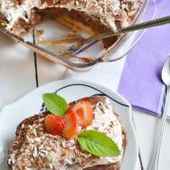 Czekoladowe tiramisu z truskawkami i miętą