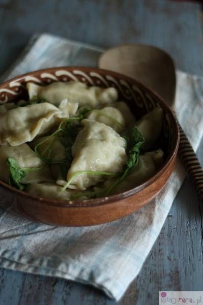 Pierogi z ziemniakami, serem i rukolą