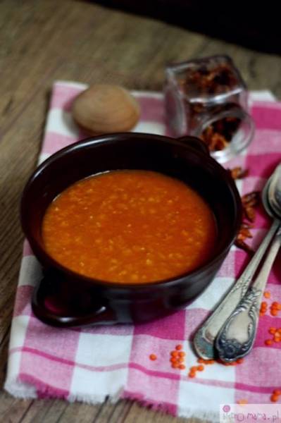 Zupa z czerwonej soczewicy z chili