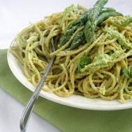 Spaghetti z pesto ze szparagów i orzechów włoskich