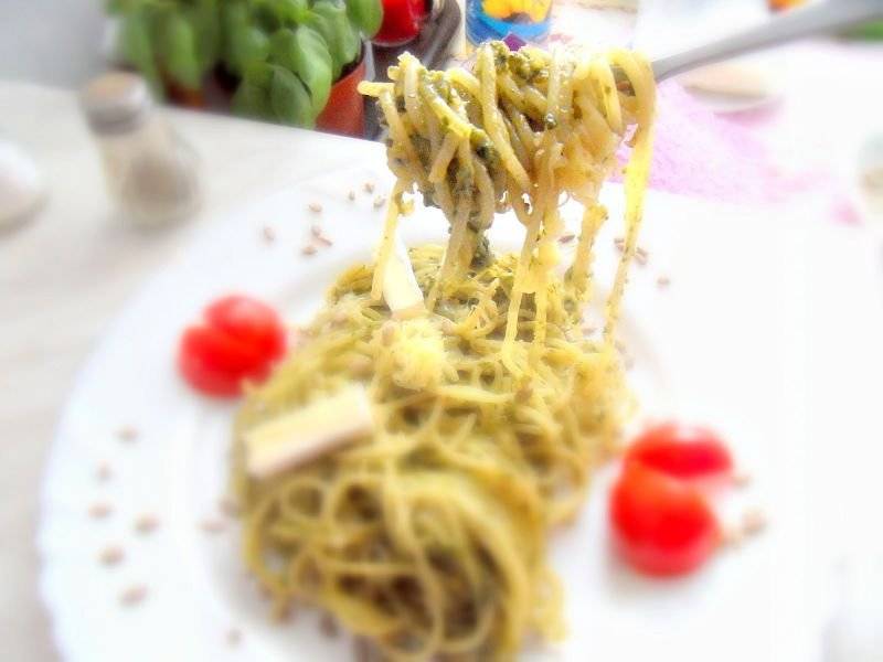 Spaghetti z pesto z bazylii...