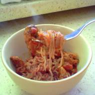 Niskokaloryczny makaron z sosem pomidorowym