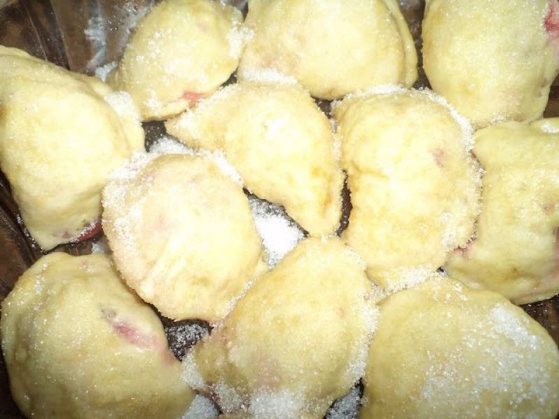 Pierogi z truskawkami na parze