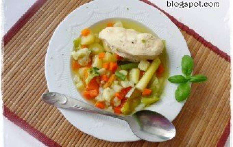 Zupa warzywna z brokułem i kalafiorem