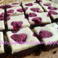 Sernikobrownies z malinami