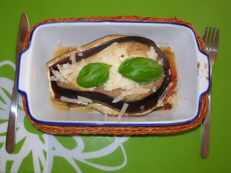 Zapiekany bakłażan z serem greckim i pomidorem