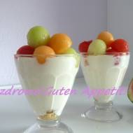 Deser jogurtowo-kokosowy z melonem i arbuzem