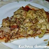 Pizza mięsna uczta