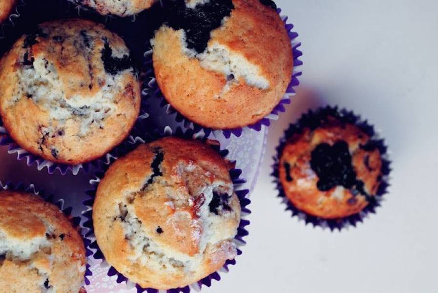 Muffinki z dżemem jagodowym