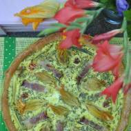 Tarta z kwiatami cukinii, kozim serem oraz z szynką parmeńską