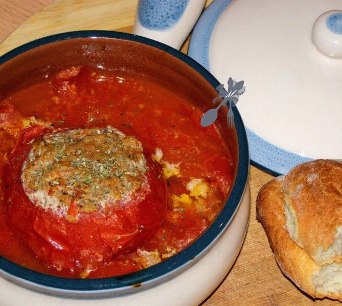 Pomidory z mięsem zapiekane w sosie własnym