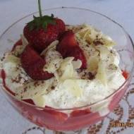 Deser z mascarpone, truskawkami lub malinami