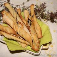 Chlebowe paluszki z oliwkami i parmezanem