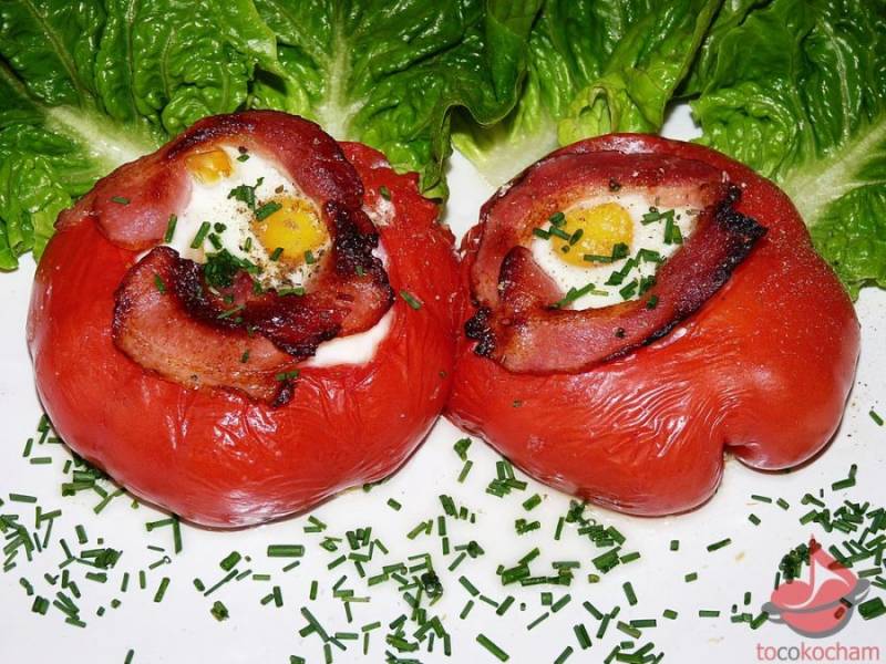 Jajka zapiekane w pomidorach