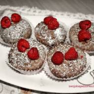 Muffinki z malinami i białą czekoladą