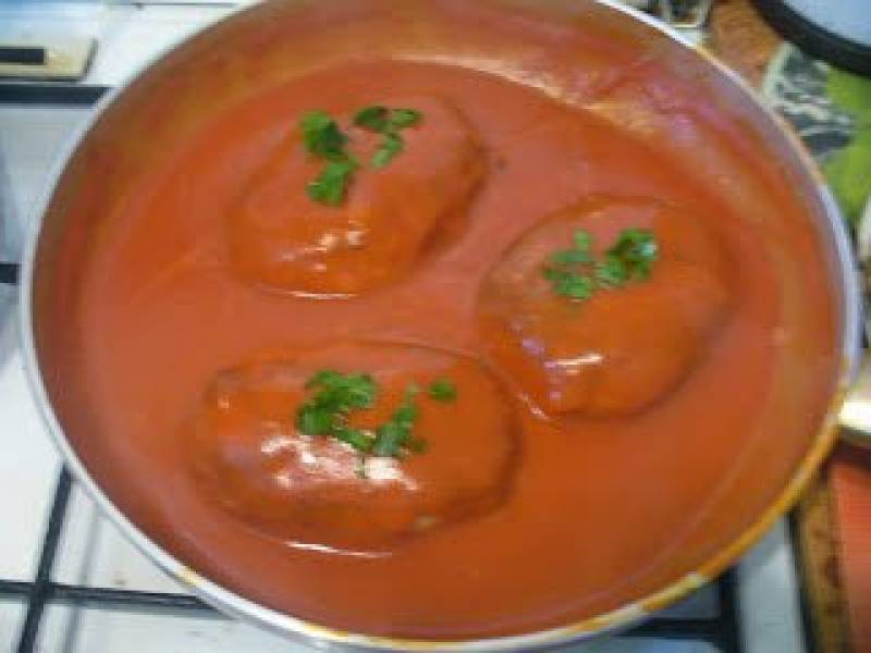 Gołąbki bez zwijania w sosie pomidorowym
