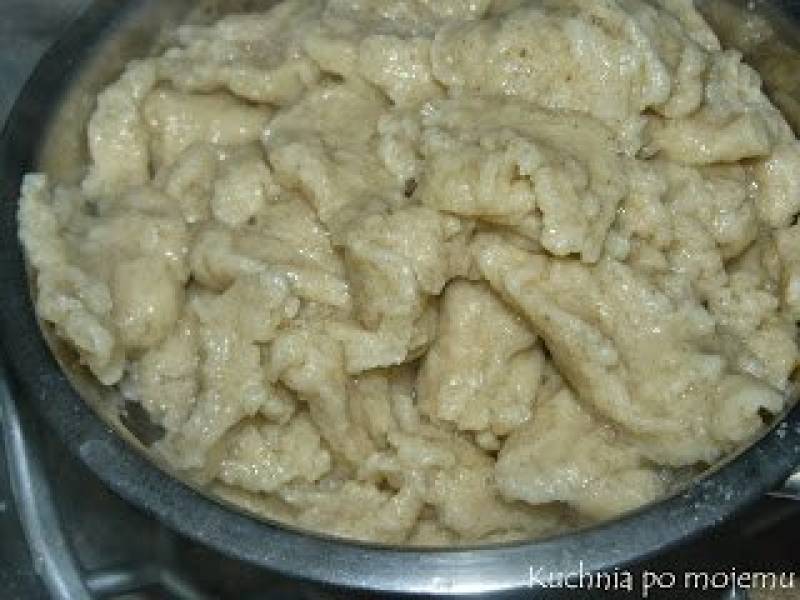 Kluski łyżką kładzione z mąki pełnoziarnistej - idealne do gulaszu, klopsów i mięs duszonych