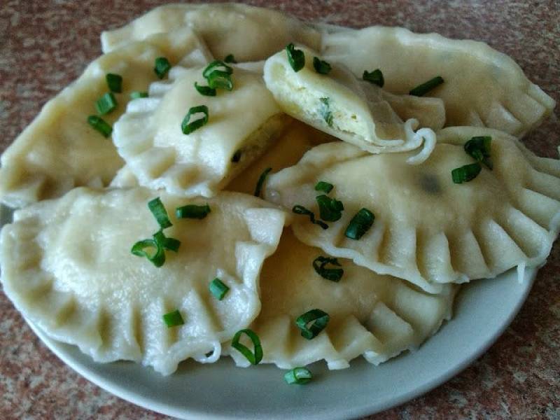 Pierogi ruskie z cebulą dymką