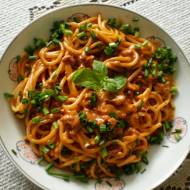 Spaghetti z sosem mięsnym na śmietance