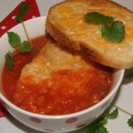 Pomidorowo-marchewkowa z grzankami serowymi