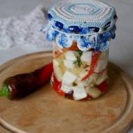 Feta w oleju z czosnkiem i chili