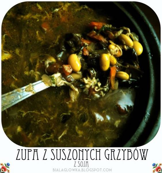 Zupa z suszonych grzybów z soją