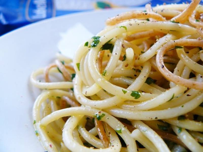Spaghetti aglio e olio / Spaghetti z oliwą i czosnkiem
