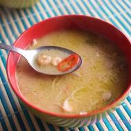 Tajska zupa kokosowa z krewetkami
