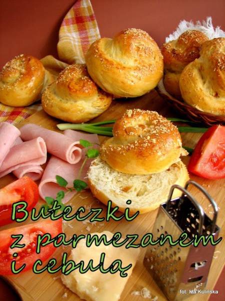 Bułeczki z parmezanem i cebulką