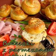 Bułeczki z parmezanem i cebulką