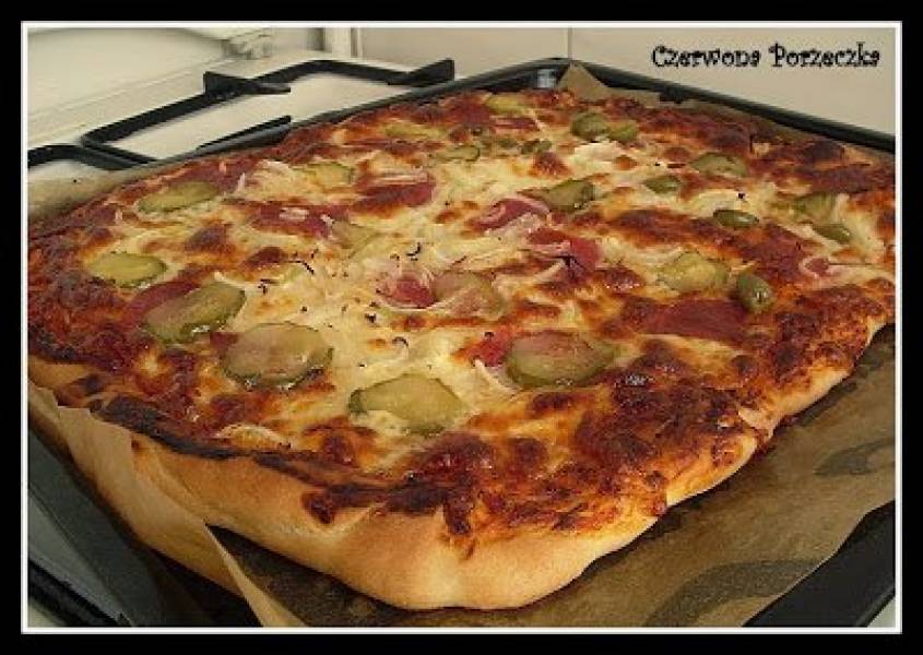 Pizza na chrupiącym, cienkim cieście :)