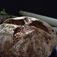 Chleb z porem karmelizowanym i pestkami