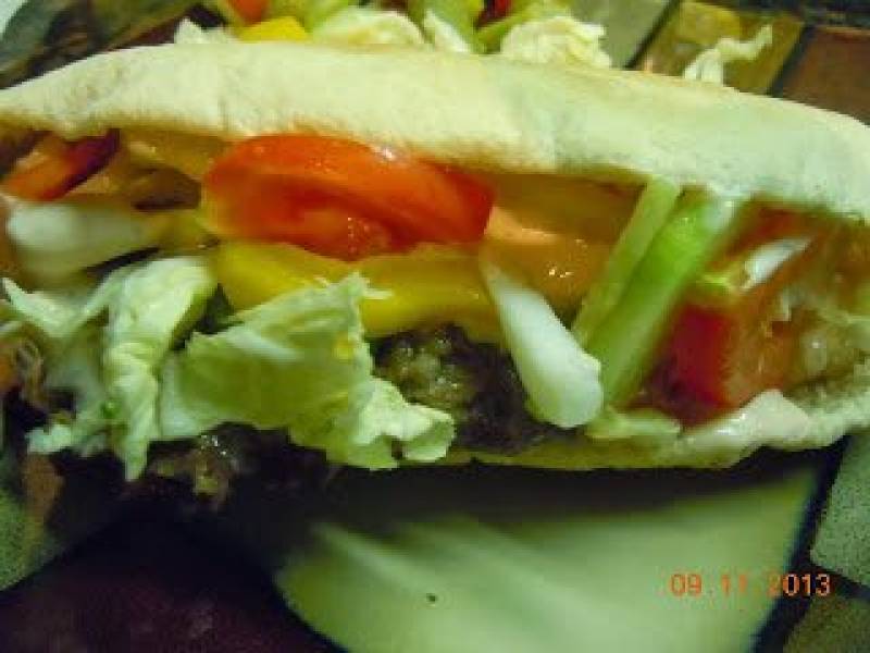 Hamburger w pitta bread - czyli szybka kolacja