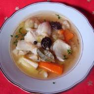 Ryba  w warzywach ze śliwkami- zupa rybna
