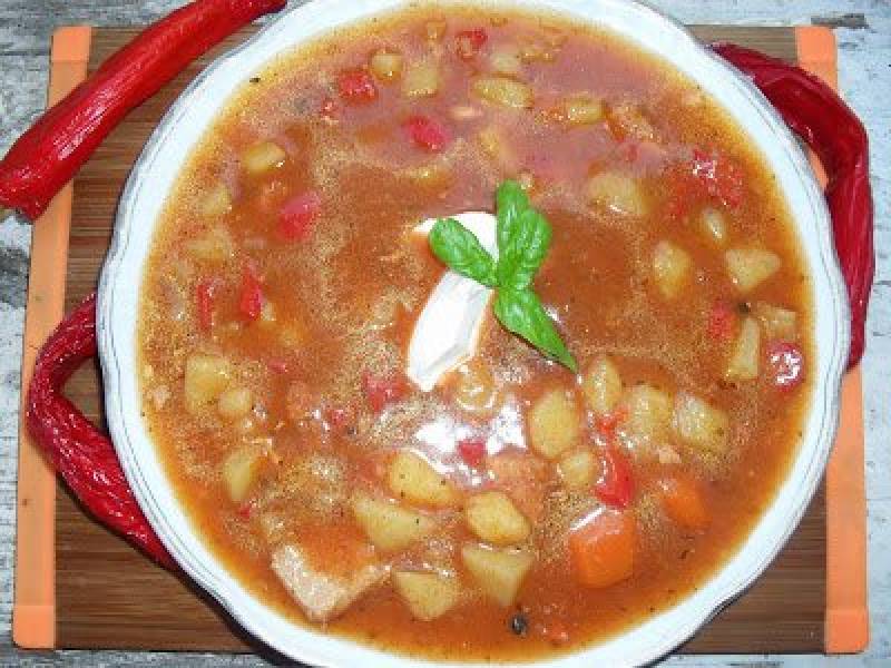 Gulaszowa potrawka bądź zupa z szafranem