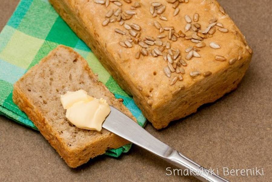 Chleb pszenno-żytni ze słonecznikiem na drożdżach